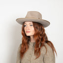 Bennie in Taupe