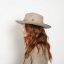 Bennie in Taupe